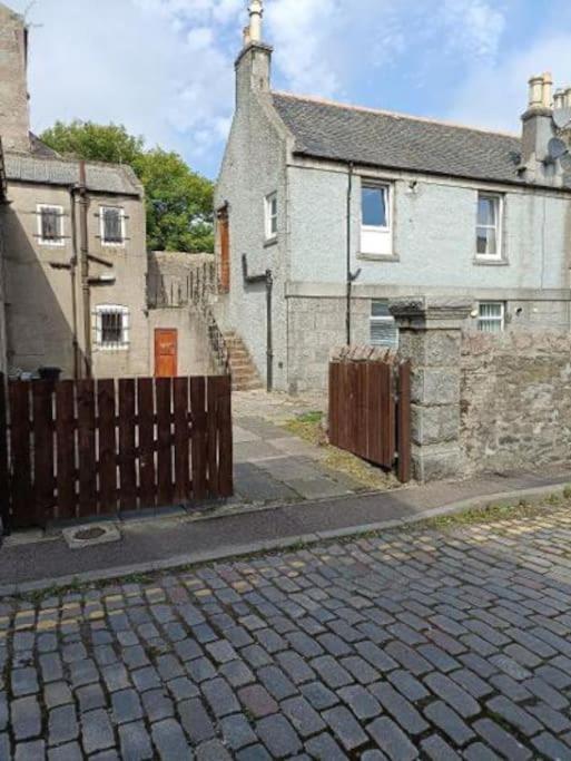 Stylish One Bed Flat With Private Parking Apartment Aberdeen Exterior photo